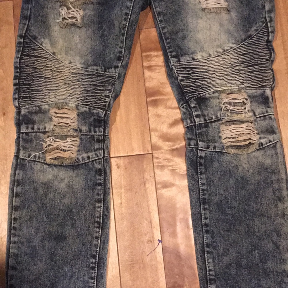 Distressed Jeans - Picture 4 of 8